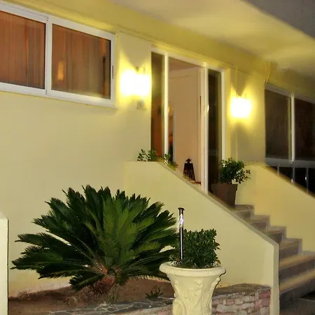 Francisco Ξενοδοχείο Άγιος Ανδρέας