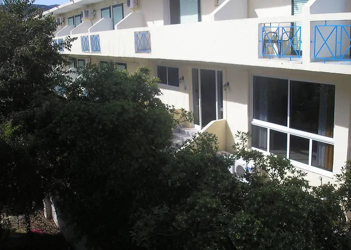 Francisco 2* Ájosz Andréasz